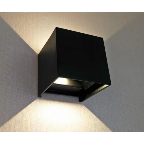 08585,19(3000K) Светильник Куб черный w10*10 h10 Led 6W (3000K) IP65